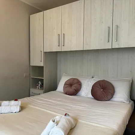 Regina Milano In Sky Santa Giulia - Sky Tv, Wifi E Breakfast Box-2